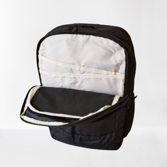 NWT! High Sierra Backpack with Laptop Divider/Bottle Pockets/Padded Back - Picture 3 of 11